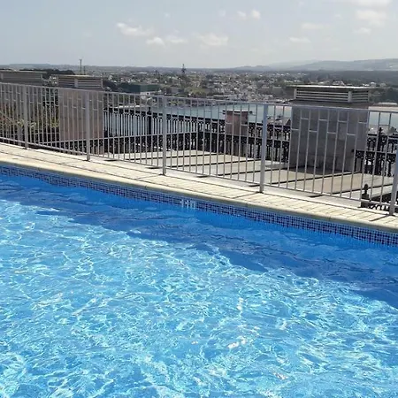 Atico Centrico Con Piscina Comunitaria 리바데오